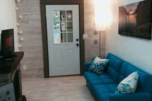 Glacier Tiny House -Valley Village - Image 1