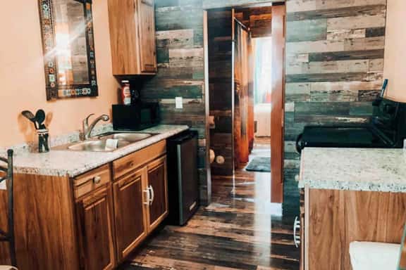 Yellowstone Tiny house- Valley Village - Image 1