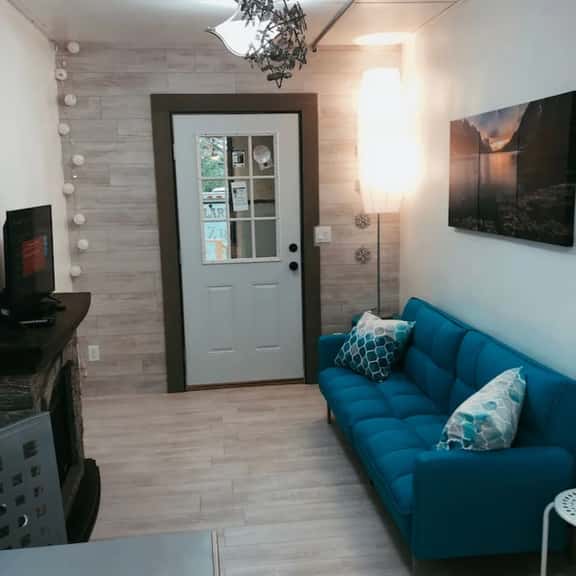 Glacier Tiny House -Valley Village - Image 1